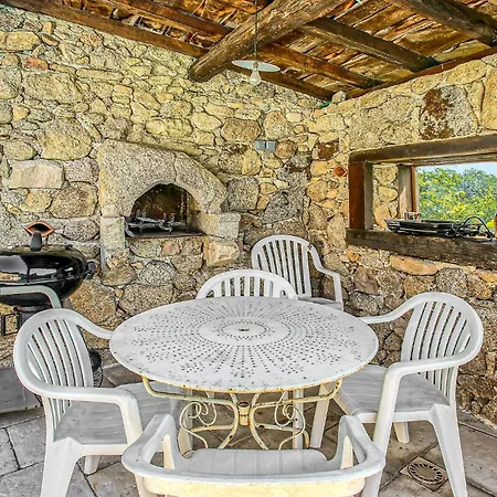 Cozy In בית נופש Augignac